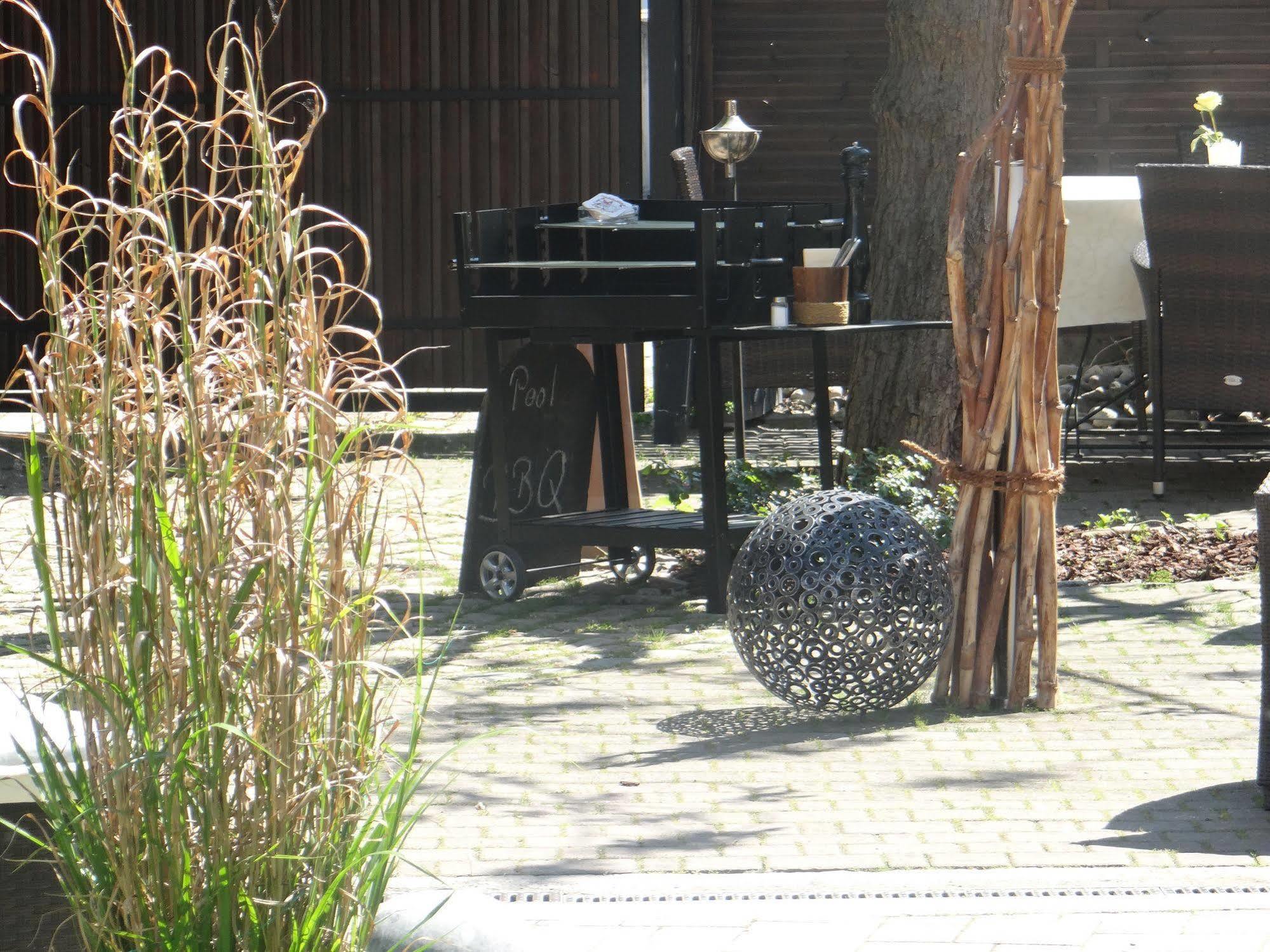 Hotel Schuetzenhof Spa Garden Buerstadt Exterior photo